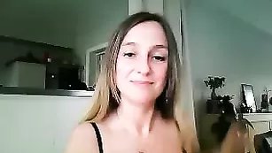 kaylee001 стройная шлюшка в эротическом наряде