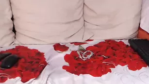 naughty_niki мастурбирует раздолбанную пилотку