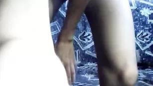 Секси девочка tentatzia страстно дразнится бритой пиздой