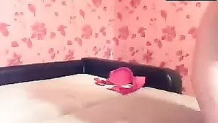 Взрослая красотка Veronika1987 трахает свое влагалище