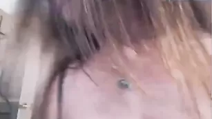 Сексуальная барышня Malinowskaya трахает бритые отверстия