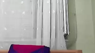 Совершенная бабища hotgirl4u прекрасно расслабляется на камеру