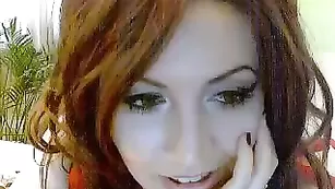 Minniecouple рыженькая красотка показывает свою письку