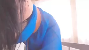 Похотливая цыпочка KarolinaVIP1 ласково натирает вагину