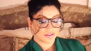 Строгая сука missmina располагает строптивым телом