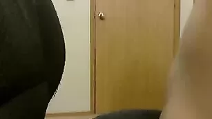 Сольные утехи от крутой шлюхи Cinnabelle