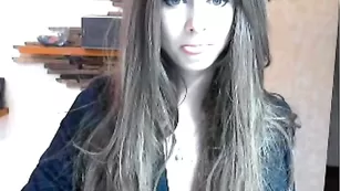 KatrinaDollX малышка разделась и начала дрочить