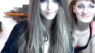 KatrinaDollX малышка разделась и начала дрочить