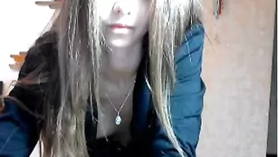 KatrinaDollX малышка разделась и начала дрочить