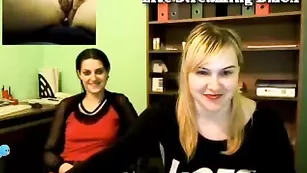 Дуэт сочных сучек office_alessia скромно показывают сисечки