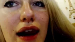 Яркая сука Selenasi стонет от дикой дрочки