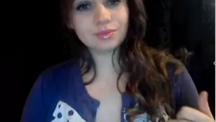 angelinajef гоняет пилотку игрушкой