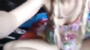 Светловолосая курва Bunnymonrow трахает анальное отверстие