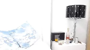 Мечта мужика с большими сисями PureDream трахается с резиновым членом