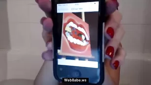 candyhips развратница трет клитор вибратором и аналит попку