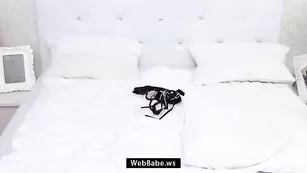 Сногсшибательная блондиночка jeaninnex показывает все свои прелести