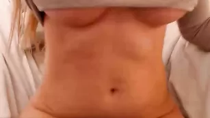 Девка с упругими сиськами really_hot_one показывает бритую киску