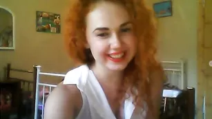 alleenka рыжеволосая сучка показала сиськи