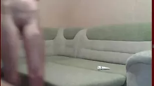 Стройняшка Ddiano4ka занимается в зале безудержной анальной дрочкой