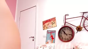 Импозантная телочка lexilow совращает своими прелестями