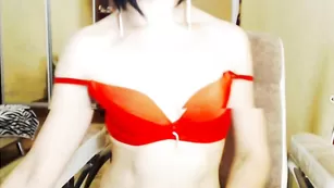 Яркая чикса в красном нижнем белье HotNatu7888 извивается перед камерой