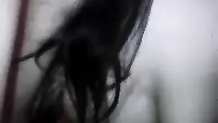 Черноволосая девка kissulia в домашнем порно с мужем