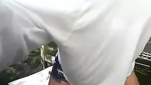 feelingalittleplayfu отдыхает на улице