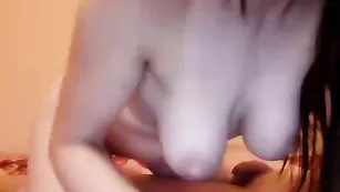 Смазливая блядь sanders111111 полирует хуй кавалера