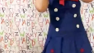 Восхитительная студентка pepetka снимает одежду после занятий