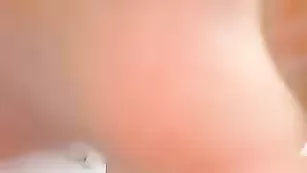 Идеальные потаскушки Chikabomb по очереди ласкают пиздопроебины