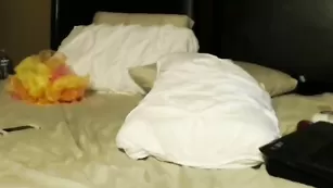 Aubrilee молоденькая гимнастка светит пилоткой