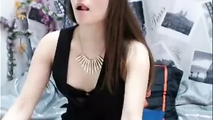 Несносная цыпочка rebeccca закрывает глазки и фантастично тискает влагалище