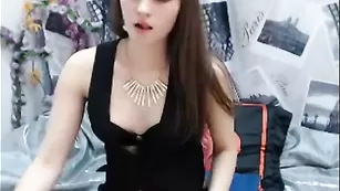 Несносная цыпочка rebeccca закрывает глазки и фантастично тискает влагалище