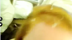 Полная сосочка fotch-1 эффективно мастурбирует хер мерзавца и получает сперму на лицо