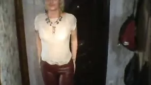 Старая шлюха malinamix чпокается с двумя самцами сразу