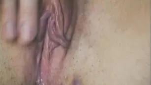 Строптивая соска KerryKiss кончает после скоропостижной мастурбации