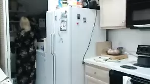 Samantha полная шлюха на кухне