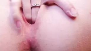 lea_spunks два пальчика в нежную киску