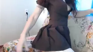 Маленькая кокетка littleann только учится совращать парней онлайн