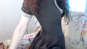 Маленькая кокетка littleann только учится совращать парней онлайн