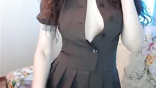 Маленькая кокетка littleann только учится совращать парней онлайн