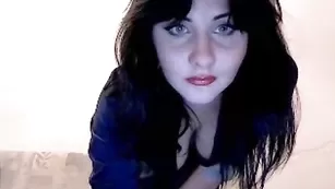 великолепная Julin снимает трусики