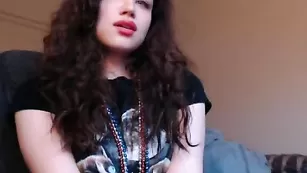 Клевая дамочка Cinnabelle исполняет сольное шоу