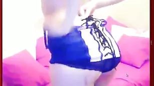 Умопомрачительная пассия Arielle1 облизывает сочный резиновый дик