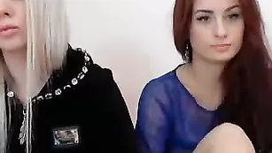 Очаровательные лесби Chikabomb ведут себя очень распущенно на камеру