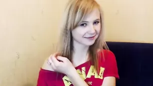 Молодая сука Georgina96 ласкает натуральные сиськи