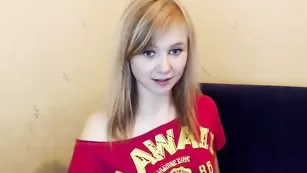 Молодая сука Georgina96 ласкает натуральные сиськи