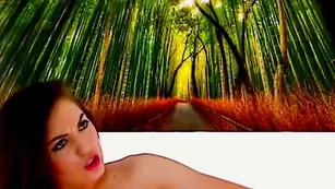 Неугомонная деваха Brenda Squirt балдеет от фаллосов между ножек