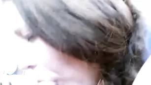 Симпатичная куртизанка lydser мило отсасывает сочный хуй