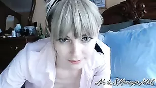 Красивая блондинка Alexis_SKinny блестяще раздевается на камеру